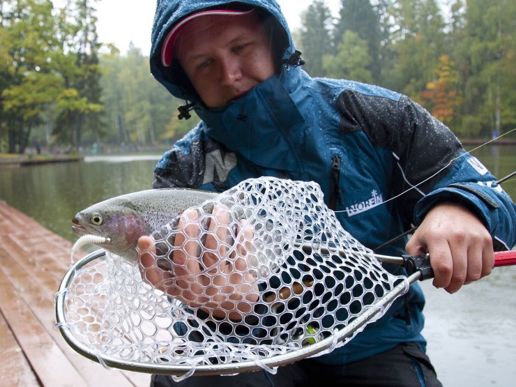 Подсачек Lucky John Area Trout Game 115см - черный / красный